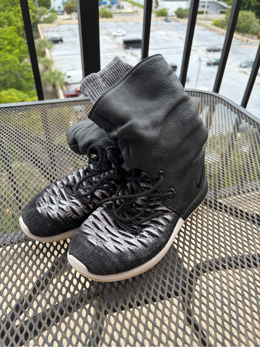 Nike Roshe Two Hi Flyknit Leather High Top Sneaker Boots Oreo Womens 6
